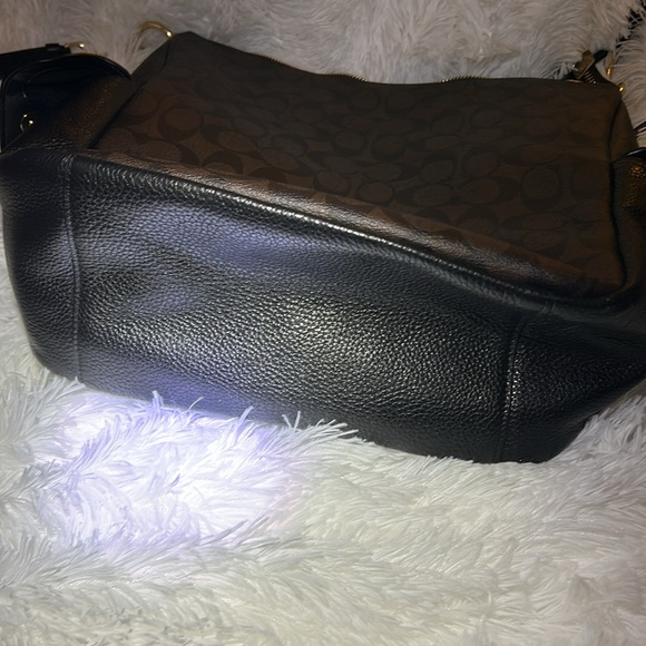Signature Coach shoulder bag - Picture 5 of 6